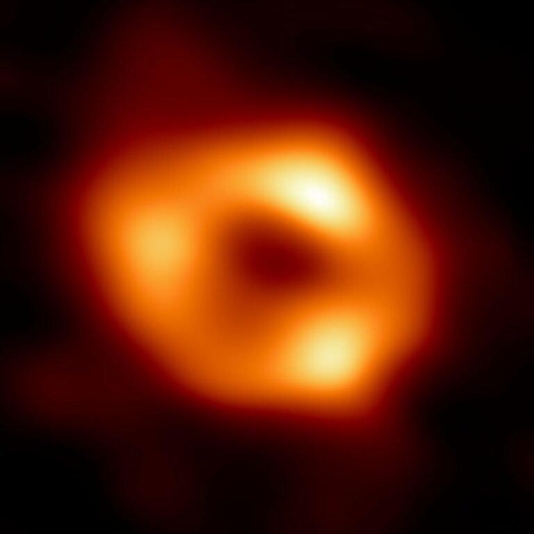 مشاهده‌ی سیاهچاله‌ی عظیم برای نخستین بار