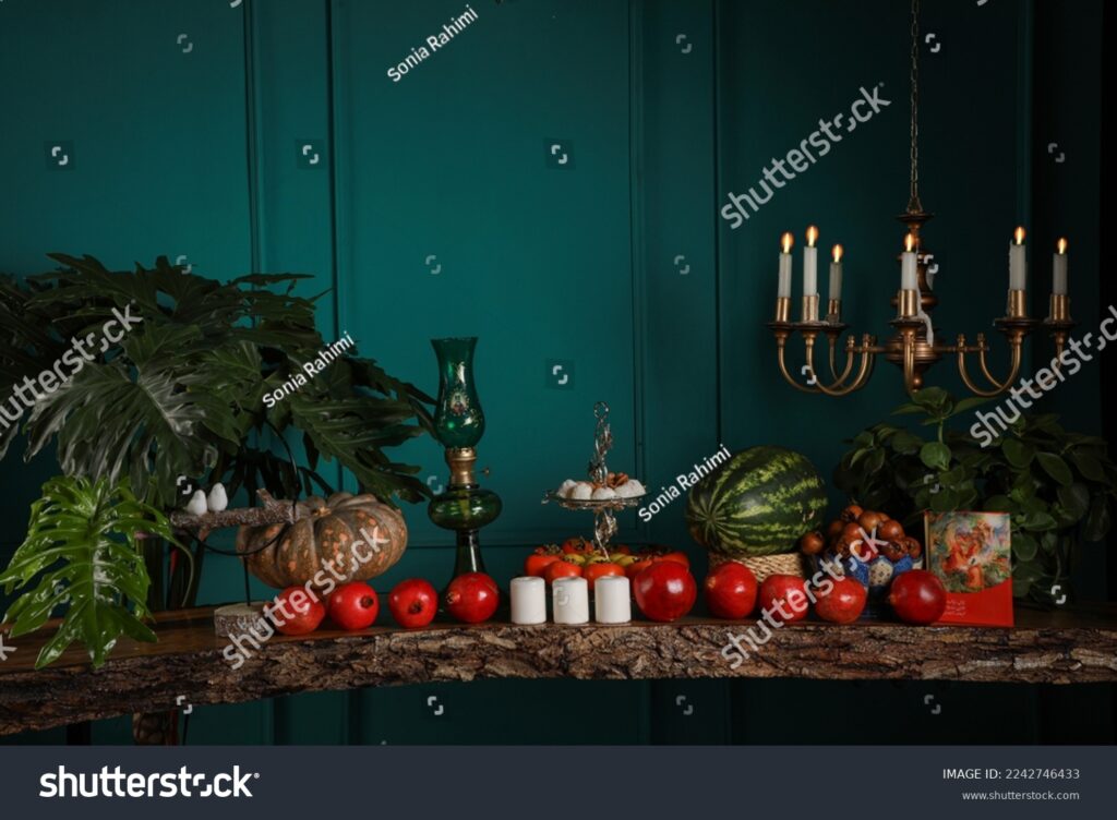 شب یلدا یک جشن ایرانی است که در طولانی ترین شب سال در سی ام آذر جشن گرفته می شود. ترجمه: نقاشی: استاد محمود فرشجیان - عکس و وکتور 