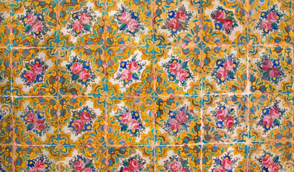 نمونه ای عالی از فرهنگ اسلامی - کاشی های تاریخی روی دیوار خانه های قدیمی با نقش و نگار و گل، ایران - پترن پارچه و لباس