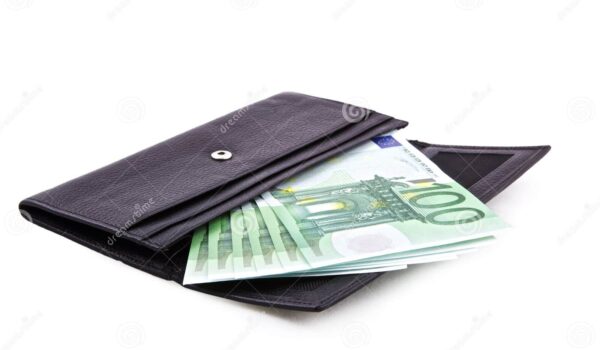 کیف پول باز چرمی مشکی با یورو جدا شده در پس زمینه سفید- عکس و وکتور
