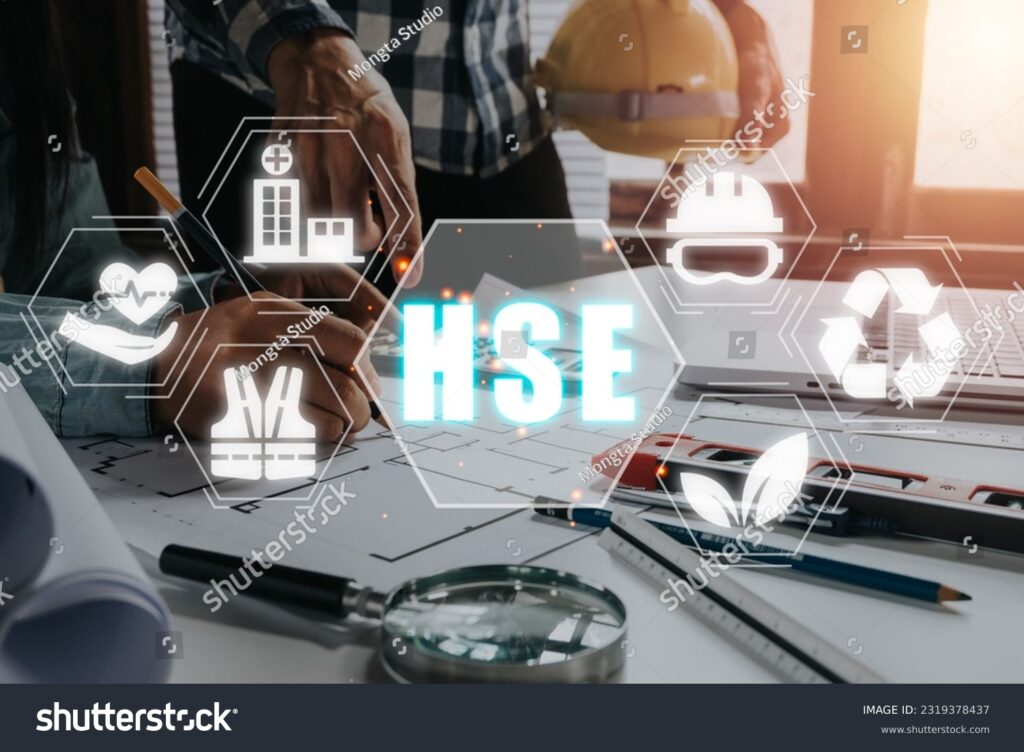 مفهوم صنعت آموزش HSE محیط مراقبت های بهداشتی، تیم مهندسی که روی رایانه لپ تاپ با نماد محیط حفاظت از سلامت صفحه نمایش VR کار می کند - عکس و وکتور 
