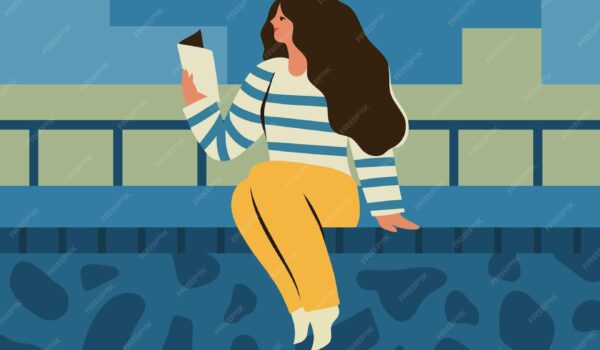 زن جوانی در فضای باز نشسته و در حال خواندن یک کتاب جالب است- دانلود رایگان -عکس و وکتور 