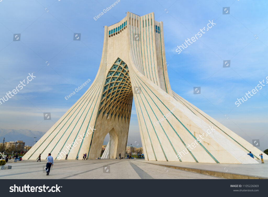تهران، ایران - 19 مارس 2018: بنای یادبود برج آزادی در میدان آزادی- عکس و وکتور